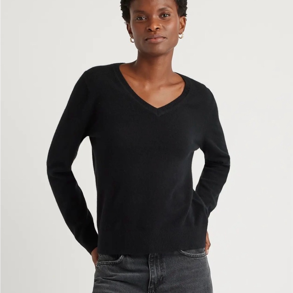 Quince Elegant Black V-Neck Sweater